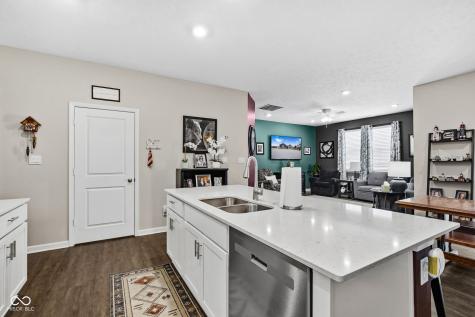 3809 S Woodfield Drive New Palestine IN 46163