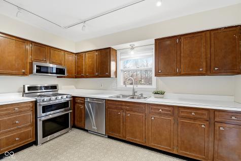 2704 Lakewood Drive N Carmel IN 46280