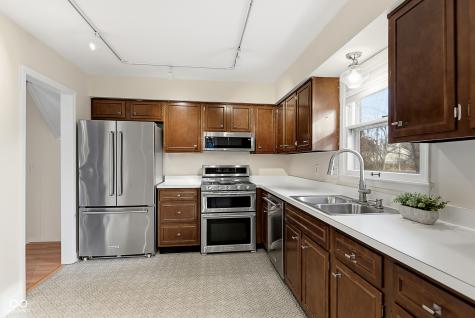 2704 Lakewood Drive N Carmel IN 46280