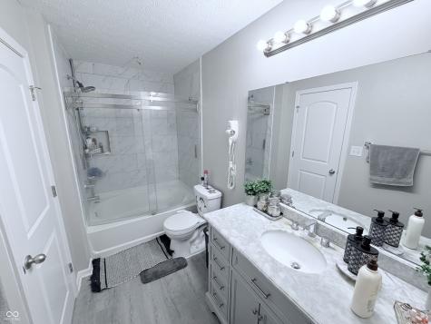 2354 Blackthorn Drive Franklin IN 46131