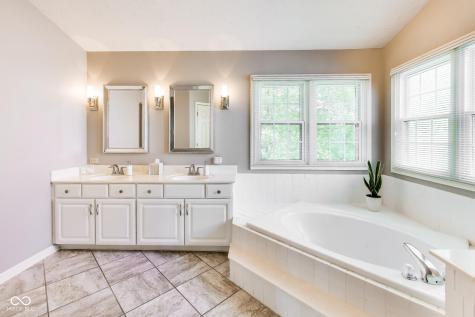 10878 Pine Bluff Drive Fishers IN 46037