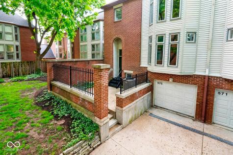 575 Lockerbie Circle S Indianapolis IN 46202