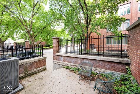 575 Lockerbie Circle S Indianapolis IN 46202