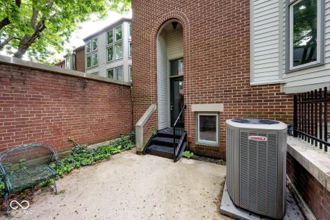 575 Lockerbie Circle S Indianapolis IN 46202