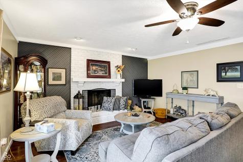 4172 S Creekside Drive New Palestine IN 46163