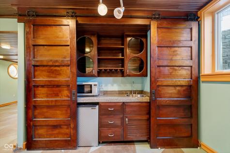 64 E 73rd Street Indianapolis IN 46240