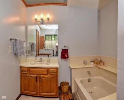 8552 Summertree Lane Indianapolis IN 46256