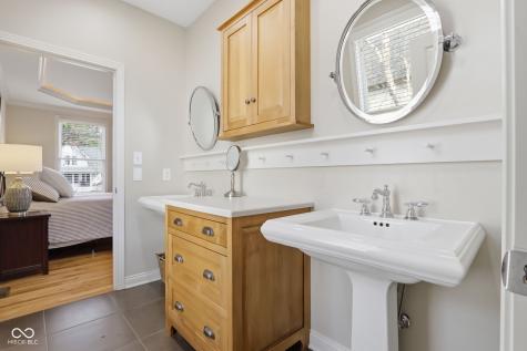 600 N Elm Street Zionsville IN 46077