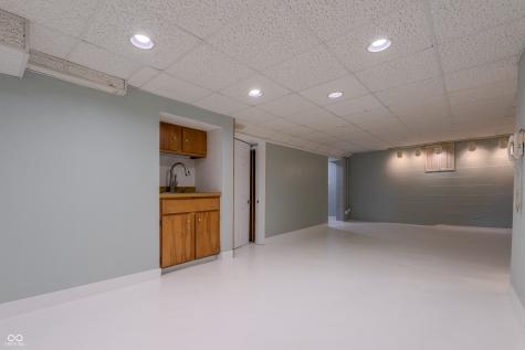 2047 N Bosart Avenue Indianapolis IN 46218