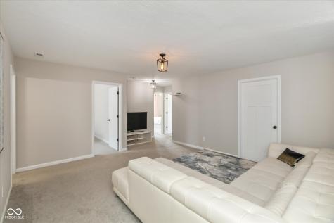 7228 Lockford Walk N Avon IN 46123