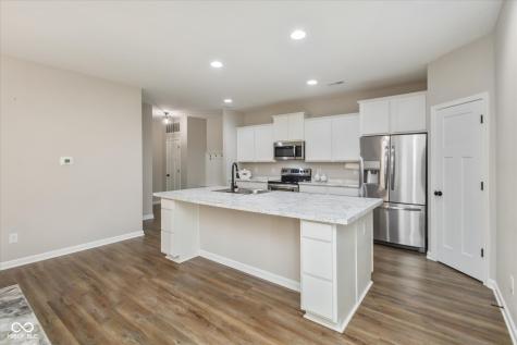 7228 Lockford Walk N Avon IN 46123