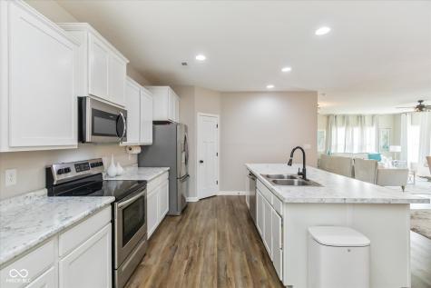 7228 Lockford Walk N Avon IN 46123