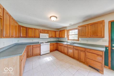 813 S 400 W Bargersville IN 46106