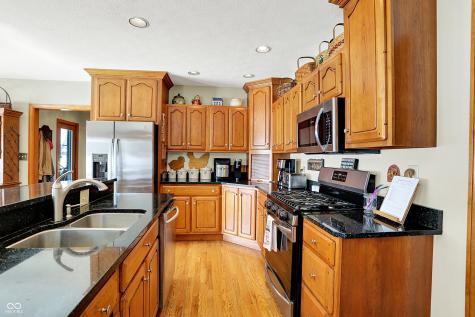 1852 Lakeside Lane Indianapolis IN 46229