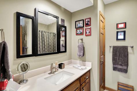 1852 Lakeside Lane Indianapolis IN 46229