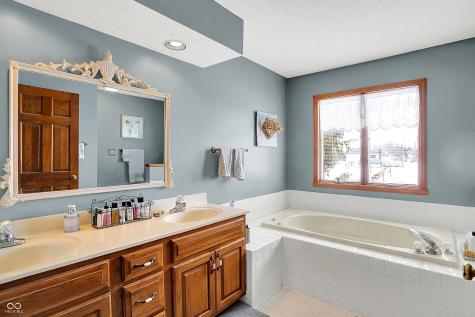 1852 Lakeside Lane Indianapolis IN 46229