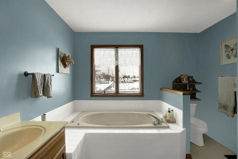 1852 Lakeside Lane Indianapolis IN 46229