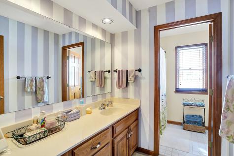 1852 Lakeside Lane Indianapolis IN 46229