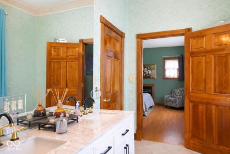 239 E 11th Street Indianapolis IN 46202