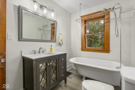 818 Sycamore Street Columbus IN 47201