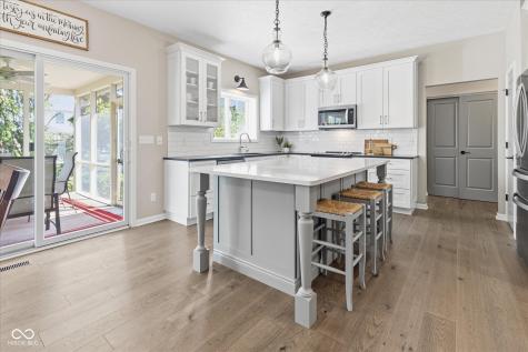 9070 Iris Lane Zionsville IN 46077