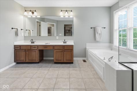9070 Iris Lane Zionsville IN 46077