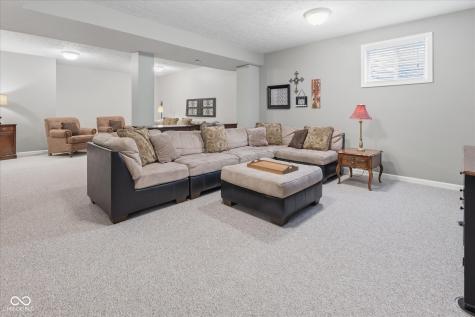9070 Iris Lane Zionsville IN 46077