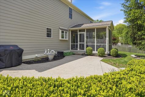 9070 Iris Lane Zionsville IN 46077