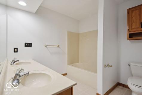 1966 Broadmoor Lane Columbus IN 47203