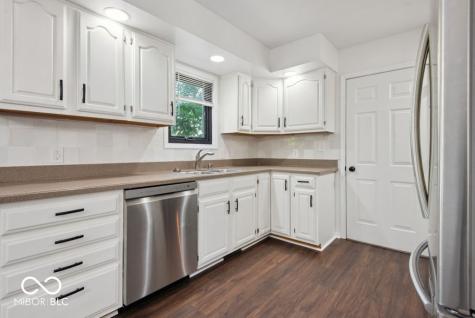 1966 Broadmoor Lane Columbus IN 47203