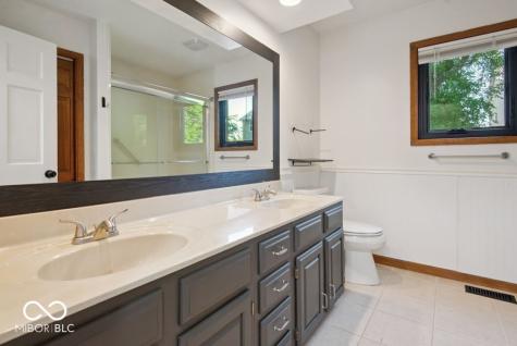 1966 Broadmoor Lane Columbus IN 47203