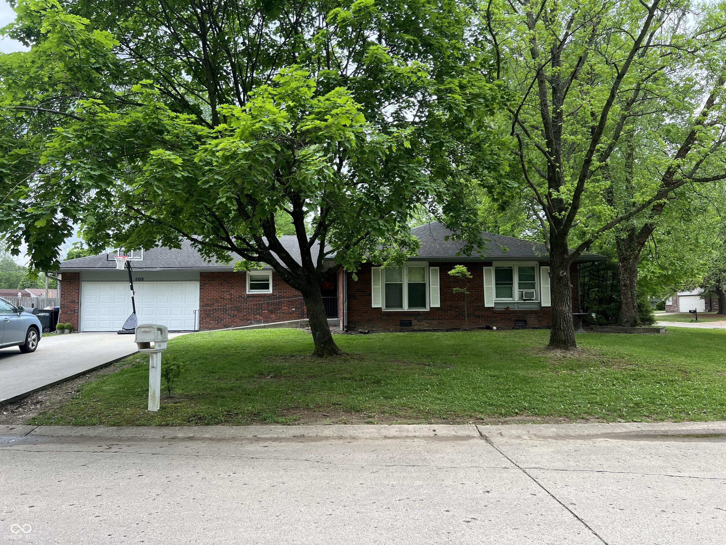 605 Queenswood Drive Indianapolis IN 46217