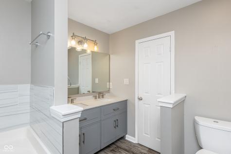 10211 Gate Drive Indianapolis IN 46239