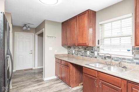 10211 Gate Drive Indianapolis IN 46239