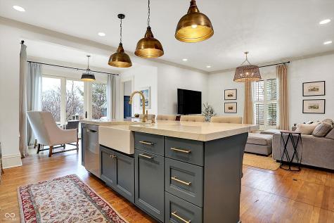 450 W Ash Street Zionsville IN 46077