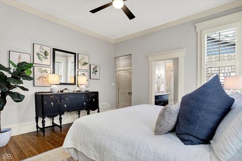 450 W Ash Street Zionsville IN 46077