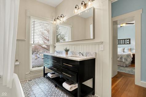 450 W Ash Street Zionsville IN 46077
