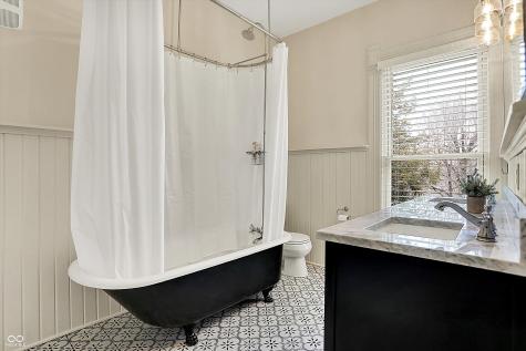 450 W Ash Street Zionsville IN 46077