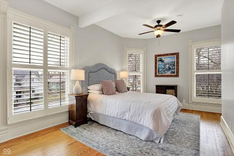 450 W Ash Street Zionsville IN 46077