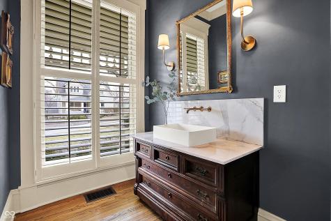 450 W Ash Street Zionsville IN 46077