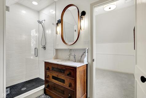450 W Ash Street Zionsville IN 46077