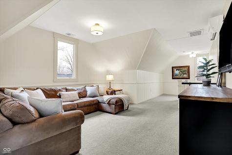 450 W Ash Street Zionsville IN 46077