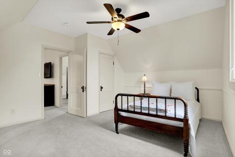 450 W Ash Street Zionsville IN 46077