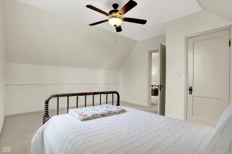 450 W Ash Street Zionsville IN 46077