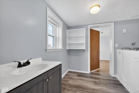 320 Peach Tree Lane Indianapolis IN 46219