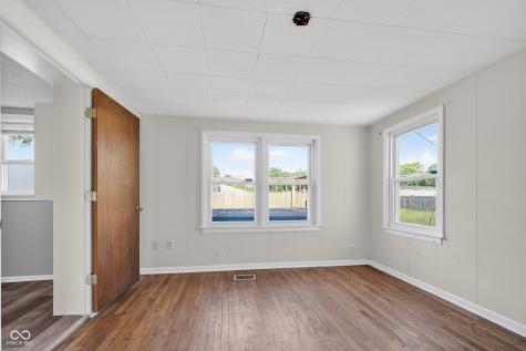 320 Peach Tree Lane Indianapolis IN 46219