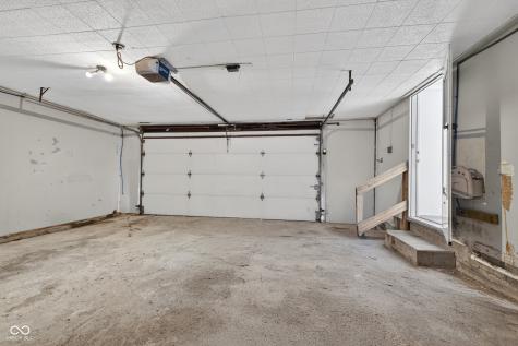 320 Peach Tree Lane Indianapolis IN 46219