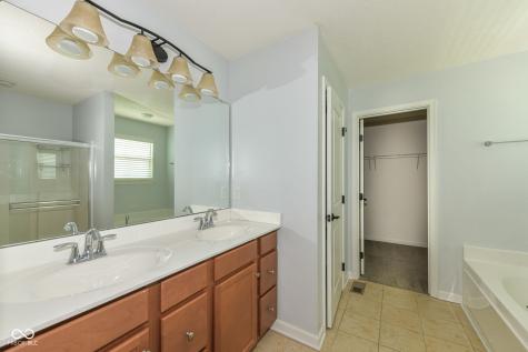 11946 Eaglerun Way Zionsville IN 46077