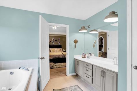 11873 Arborhill Drive Zionsville IN 46077