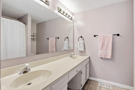 11252 Bayridge Circle E Indianapolis IN 46236